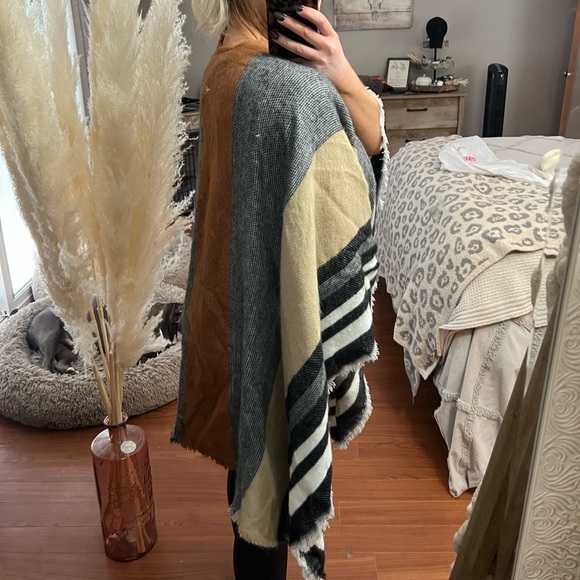 Boutique Poncho, shawl, striped pattern with tan, burnt orange, black, white - Picture 7 of 7